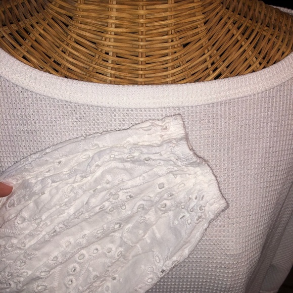 Loose Cross-Neck Cutout Off-Shoulder Top - Picture 5 of 5